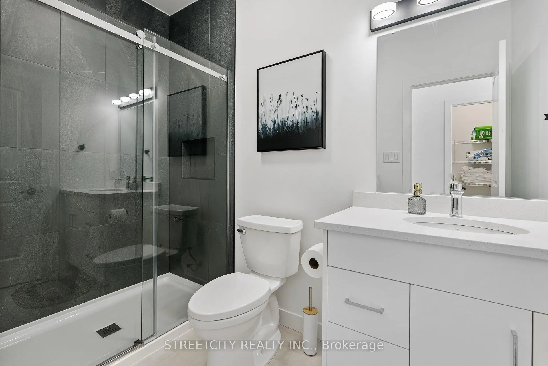 Photo 16 of 104 Jefferson Street W, Lucan Biddulph, Lucan — HOMEH