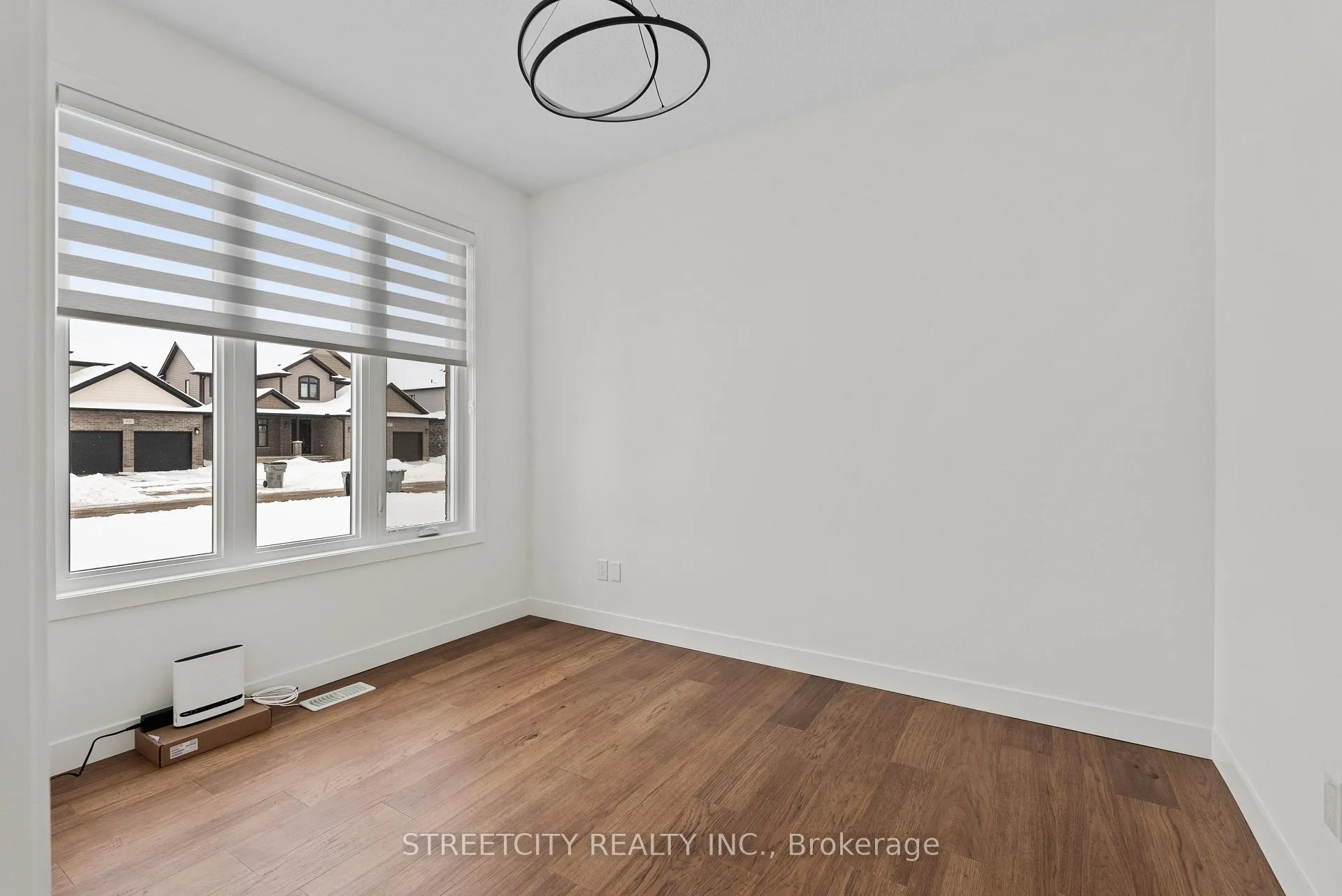 Photo 18 of 104 Jefferson Street W, Lucan Biddulph, Lucan — HOMEH