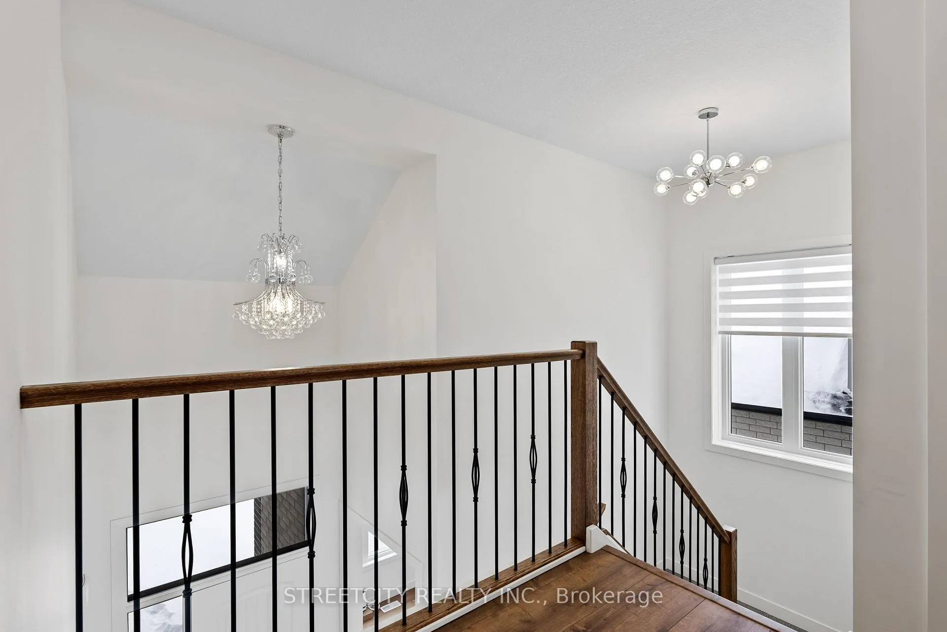 Photo 20 of 104 Jefferson Street W, Lucan Biddulph, Lucan — HOMEH