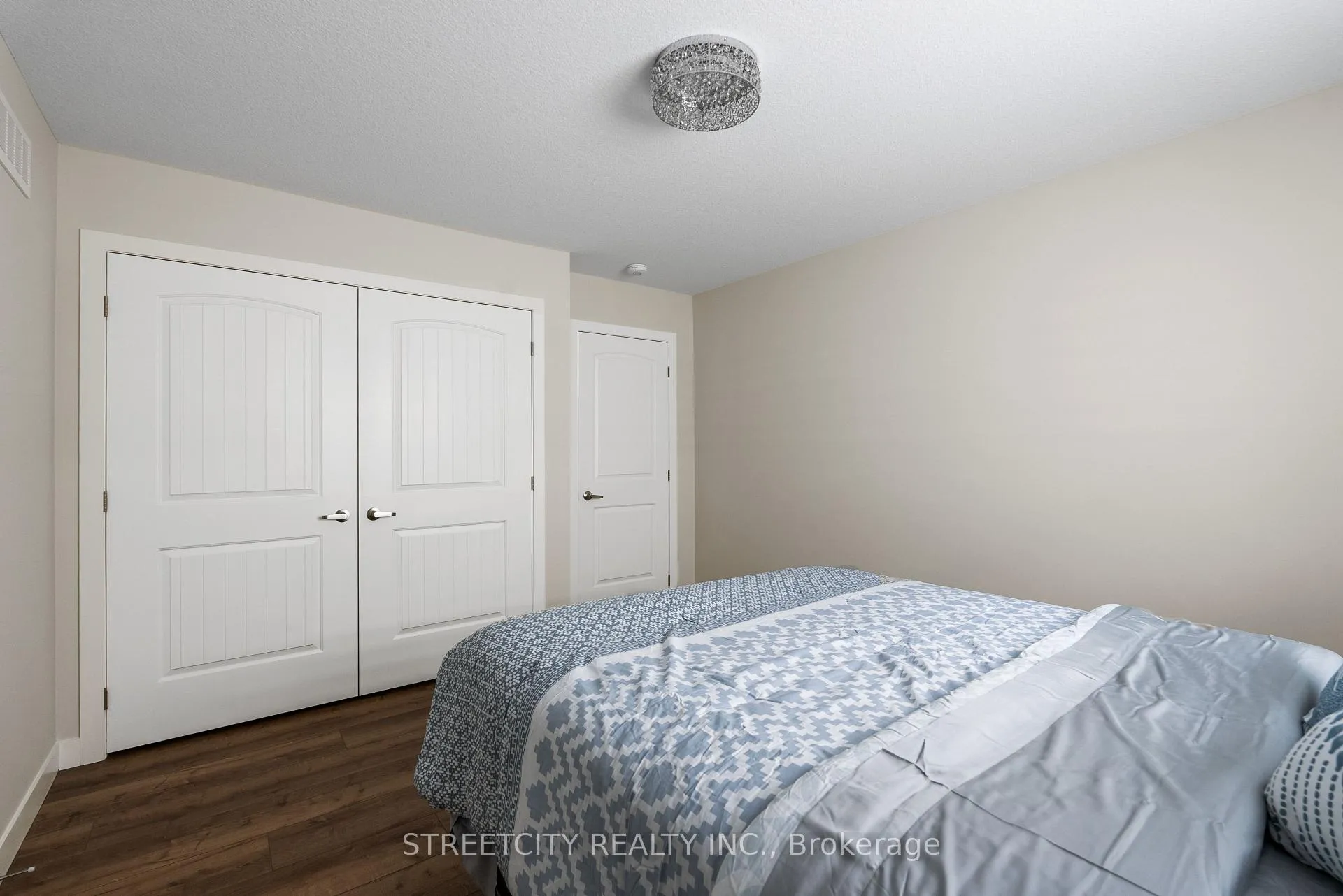 Photo 38 of 104 Jefferson Street W, Lucan Biddulph, Lucan — HOMEH