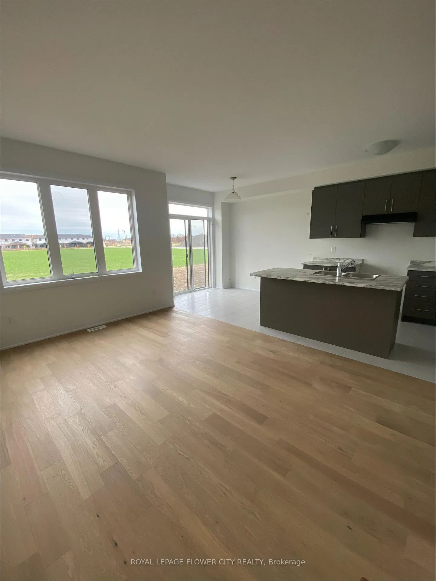 Photo 4 of 19 Velvet Way S, Thorold, Rolling Meadows — HOMEH