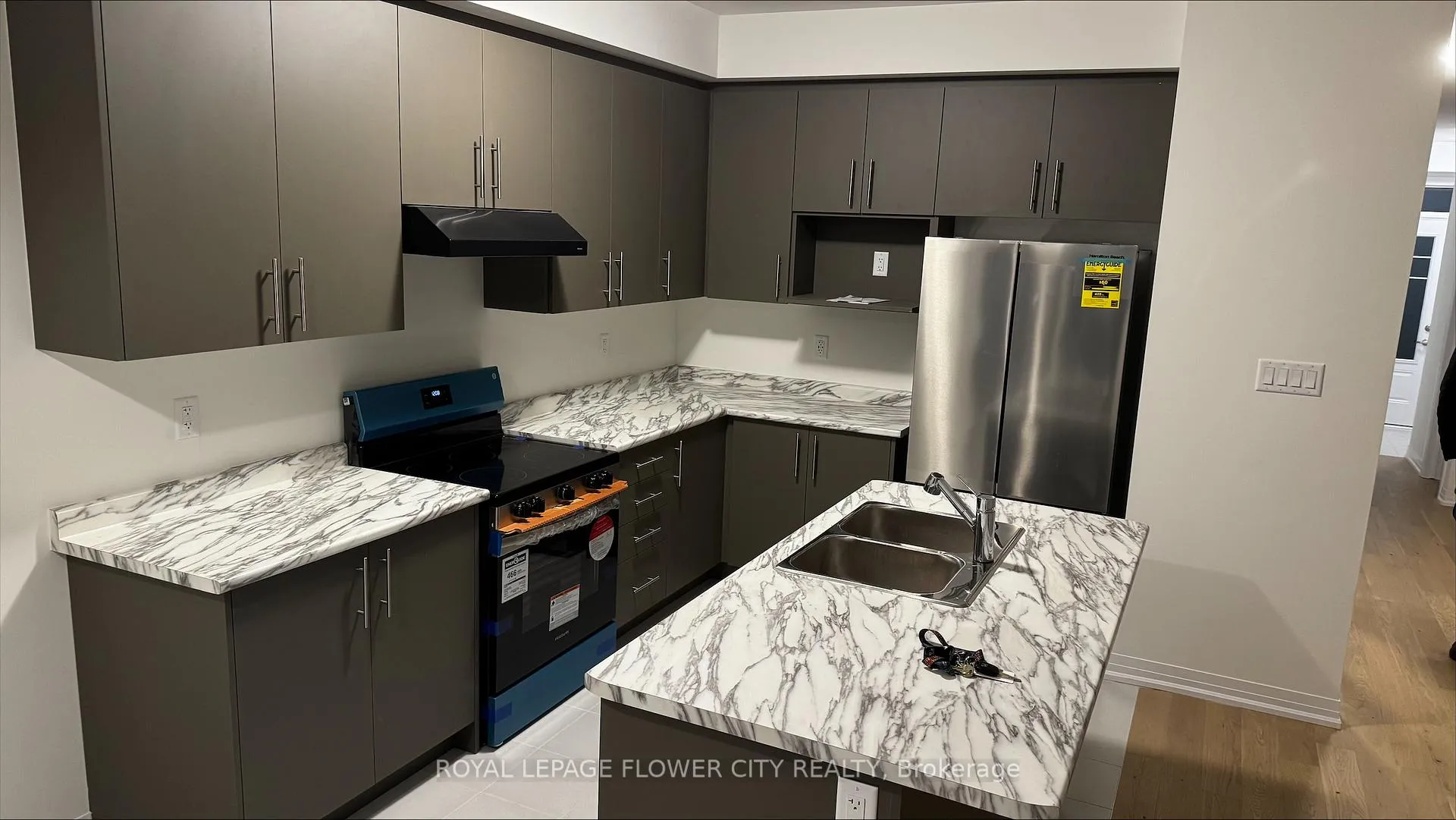 Photo 5 of 19 Velvet Way S, Thorold, Rolling Meadows — HOMEH