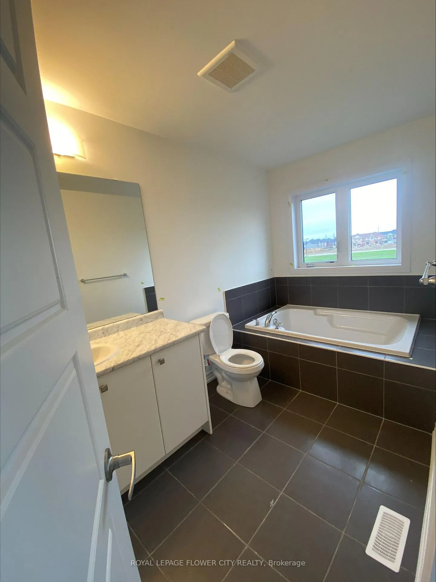 Photo 13 of 19 Velvet Way S, Thorold, Rolling Meadows — HOMEH