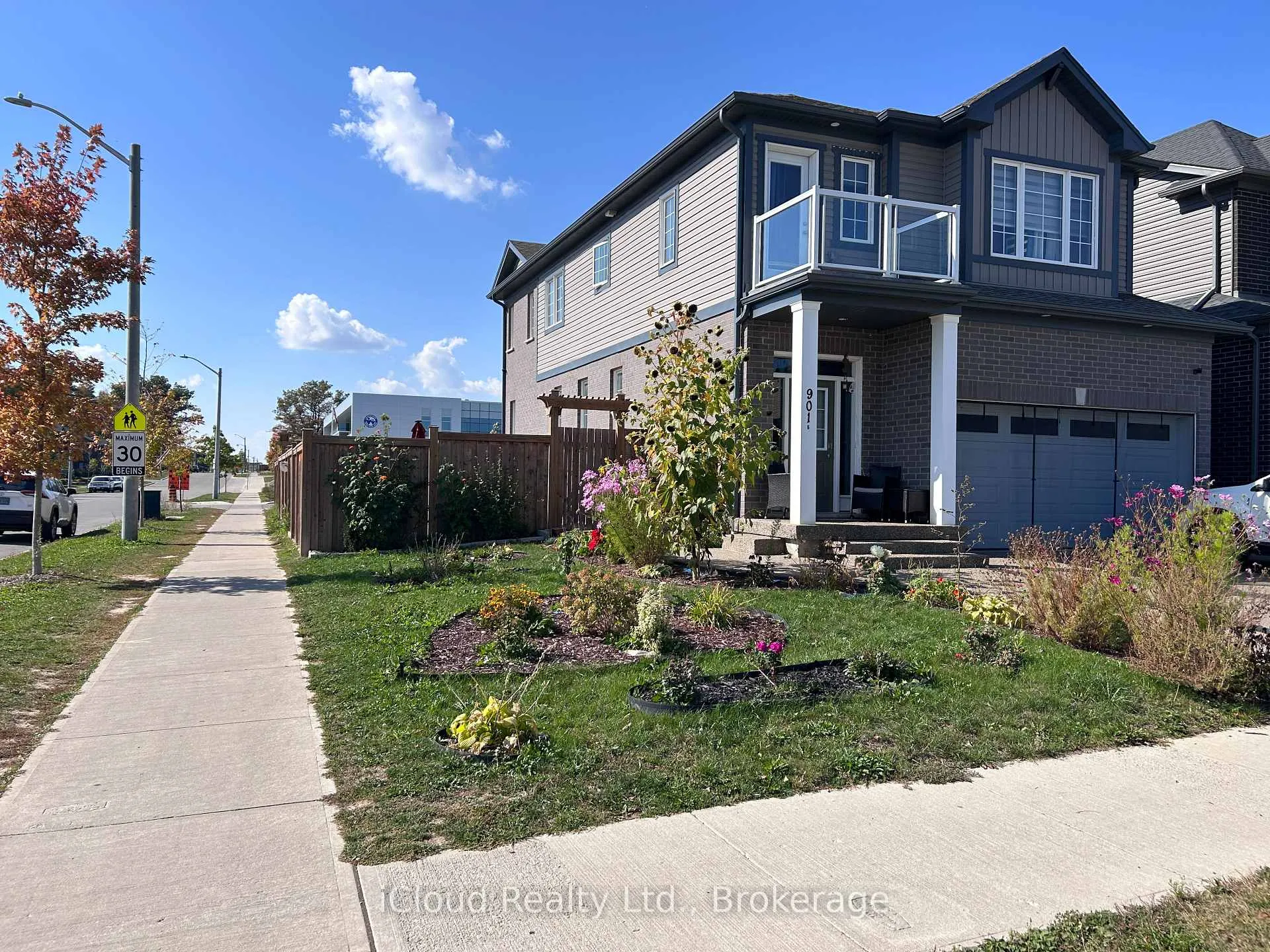 Photo 2 of 901 Tartan Court, Kitchener — HOMEH