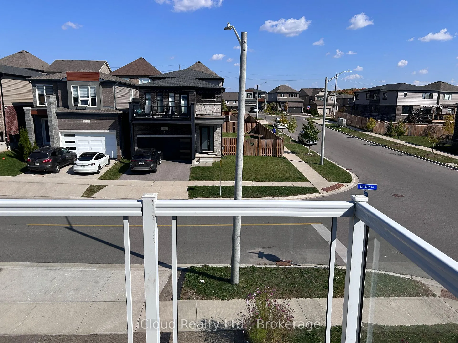 Photo 3 of 901 Tartan Court, Kitchener — HOMEH
