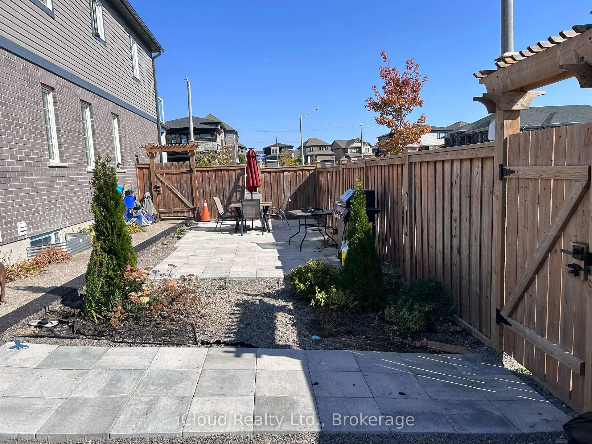 Photo 6 of 901 Tartan Court, Kitchener — HOMEH