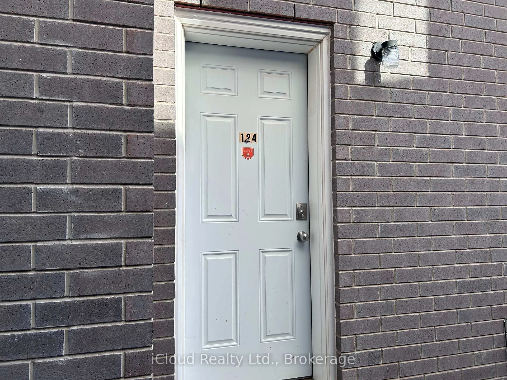 Photo 7 of 901 Tartan Court, Kitchener — HOMEH