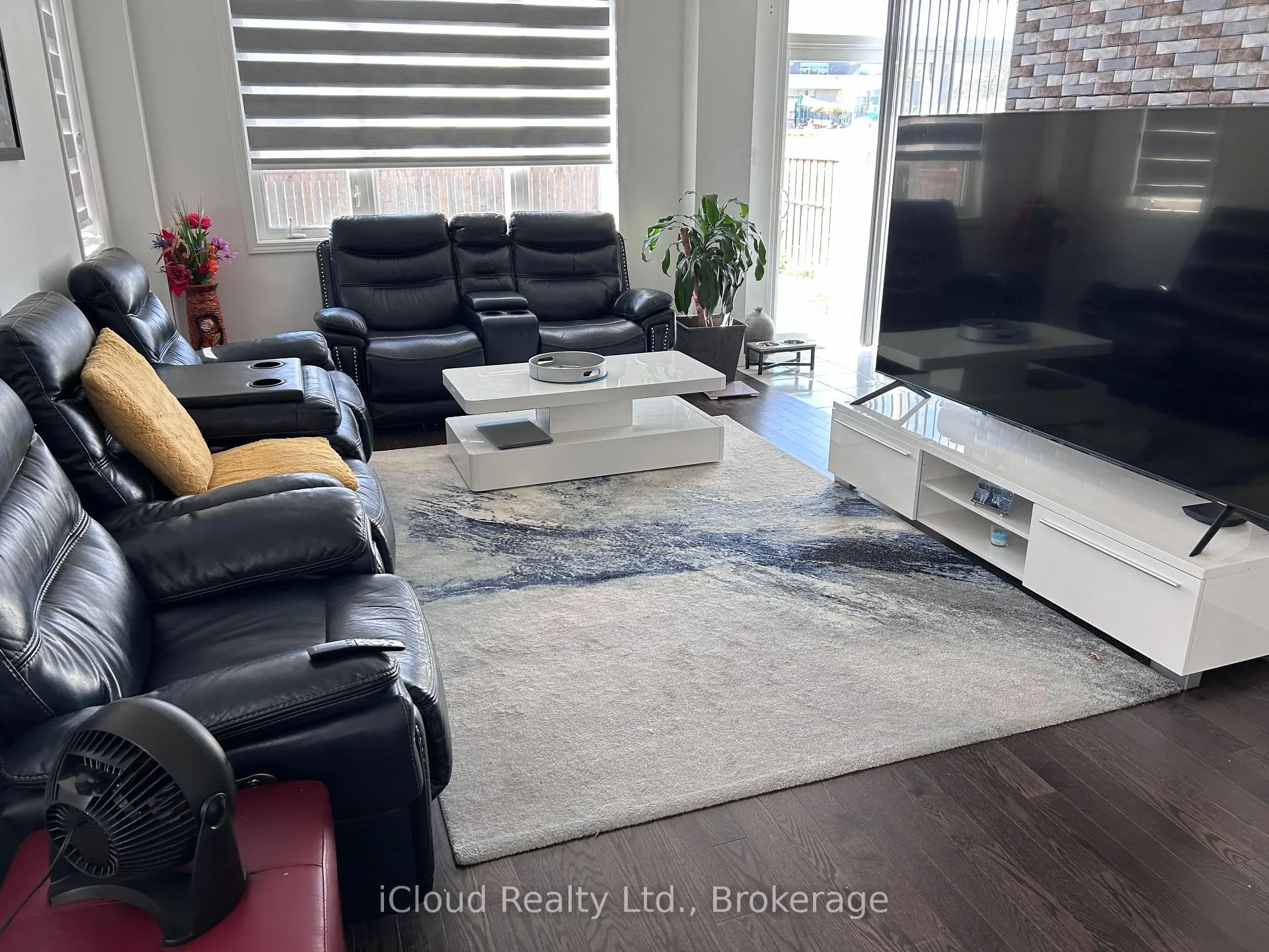 Photo 11 of 901 Tartan Court, Kitchener — HOMEH