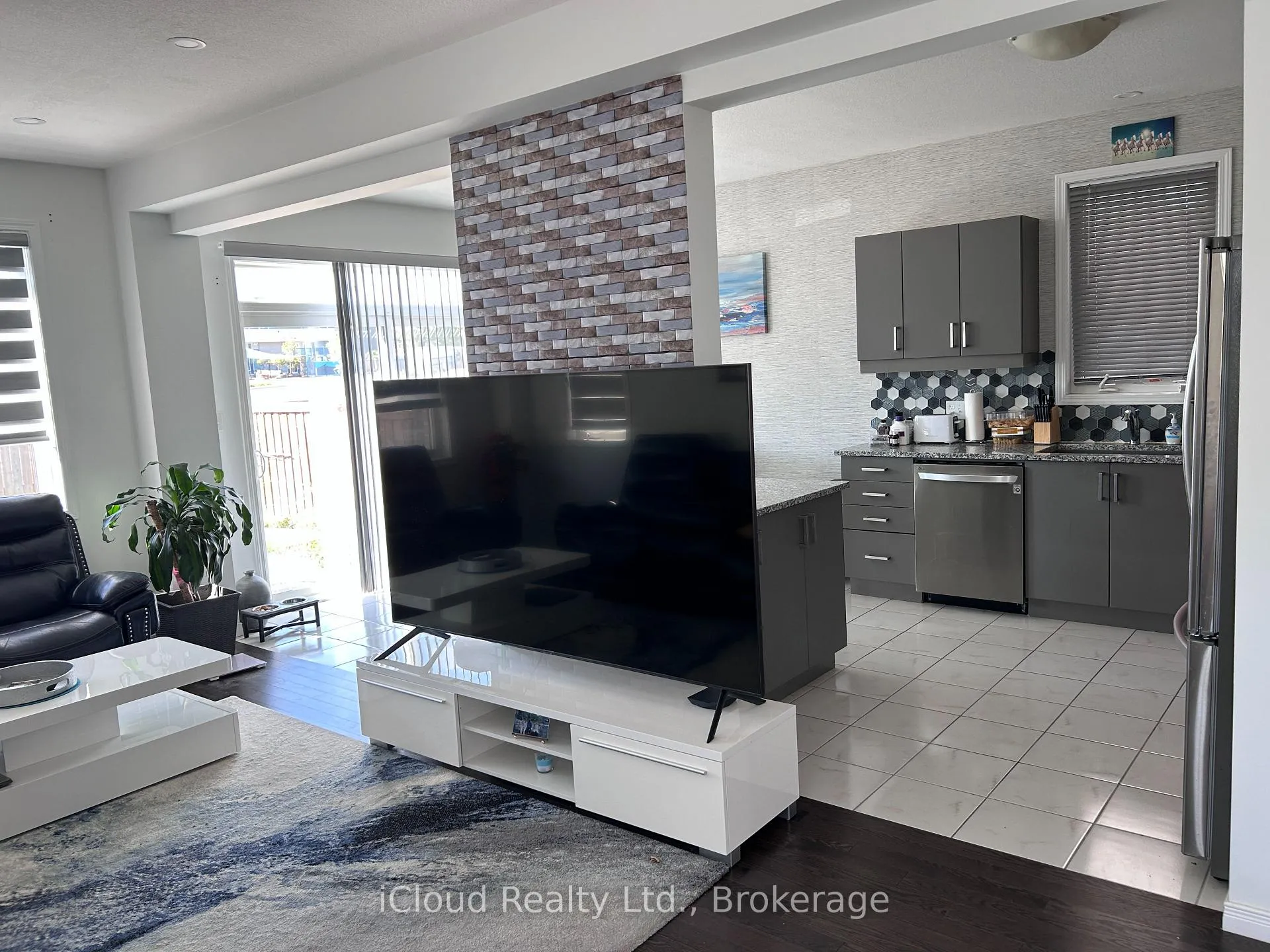 Photo 12 of 901 Tartan Court, Kitchener — HOMEH