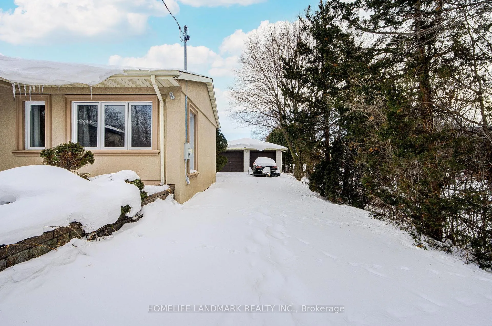 Photo 3 of 9 Shasta Drive, Vaughan, Uplands — HOMEH