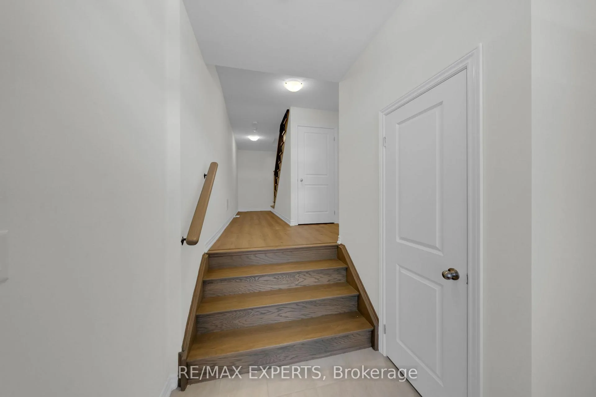 Photo 7 of 16 Griffith Street, Aurora, Bayview Northeast — HOMEH