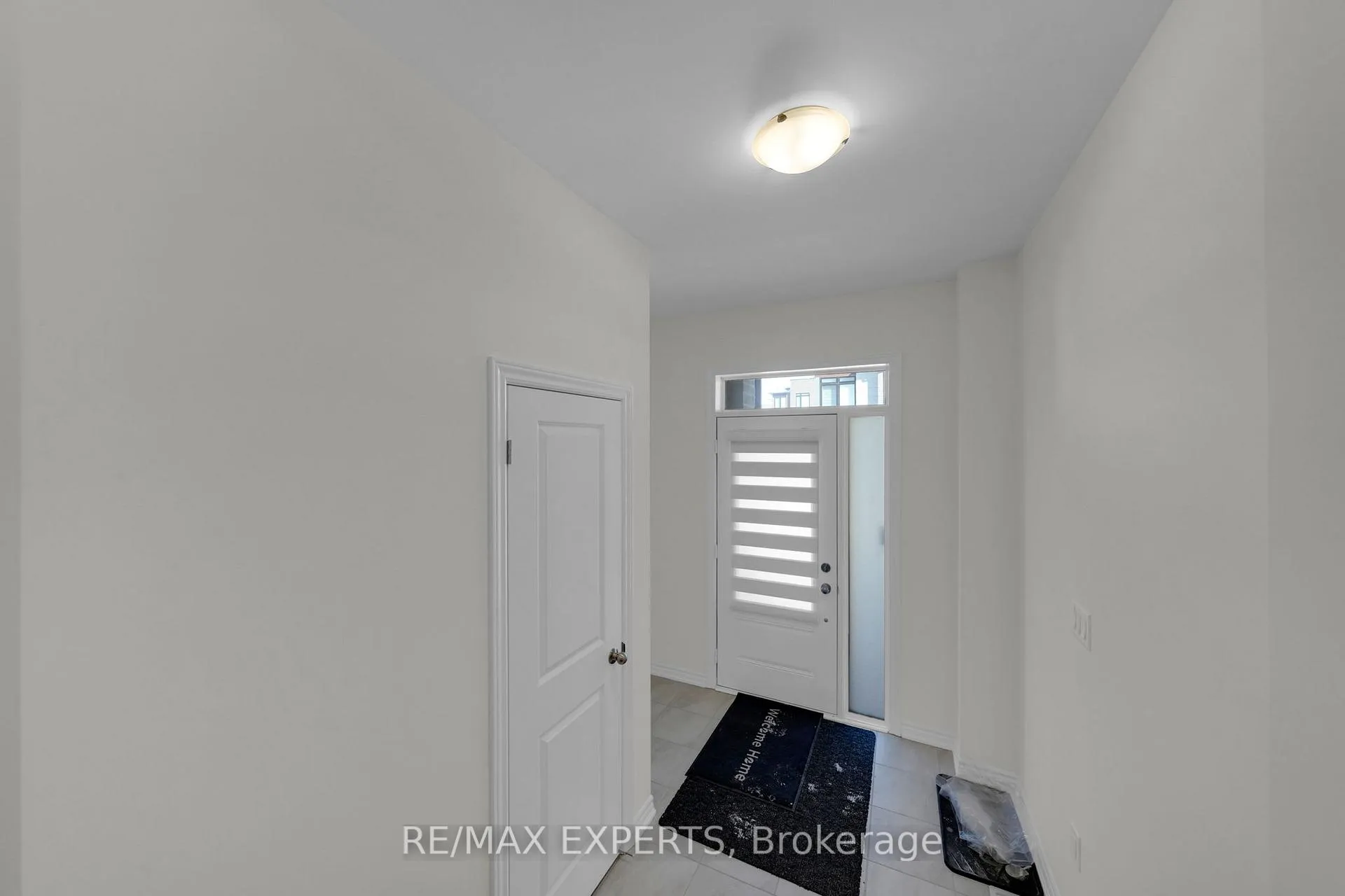 Photo 8 of 16 Griffith Street, Aurora, Bayview Northeast — HOMEH