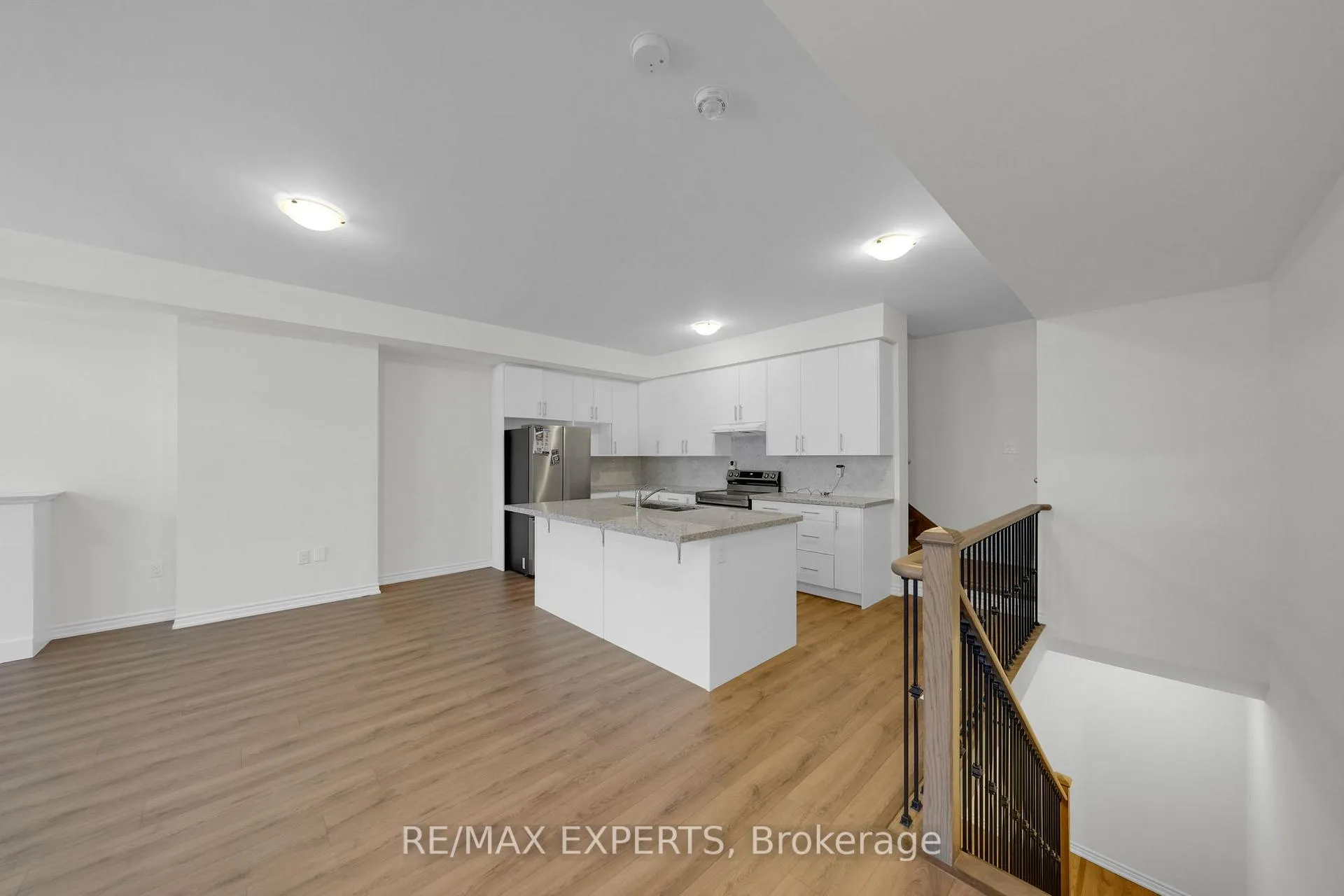 Photo 10 of 16 Griffith Street, Aurora, Bayview Northeast — HOMEH