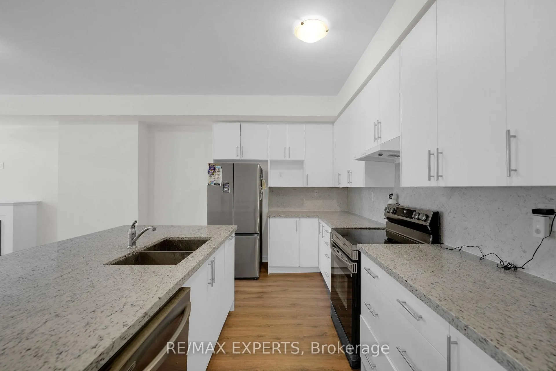 Photo 13 of 16 Griffith Street, Aurora, Bayview Northeast — HOMEH