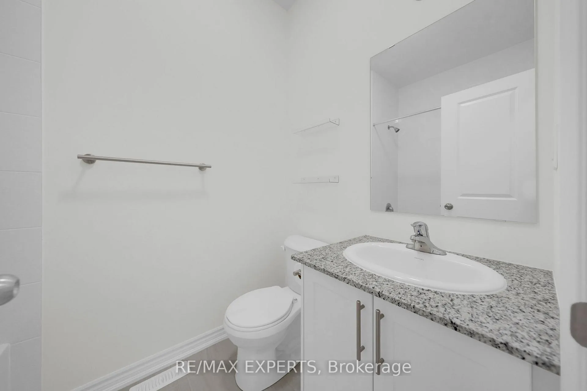 Photo 20 of 16 Griffith Street, Aurora, Bayview Northeast — HOMEH