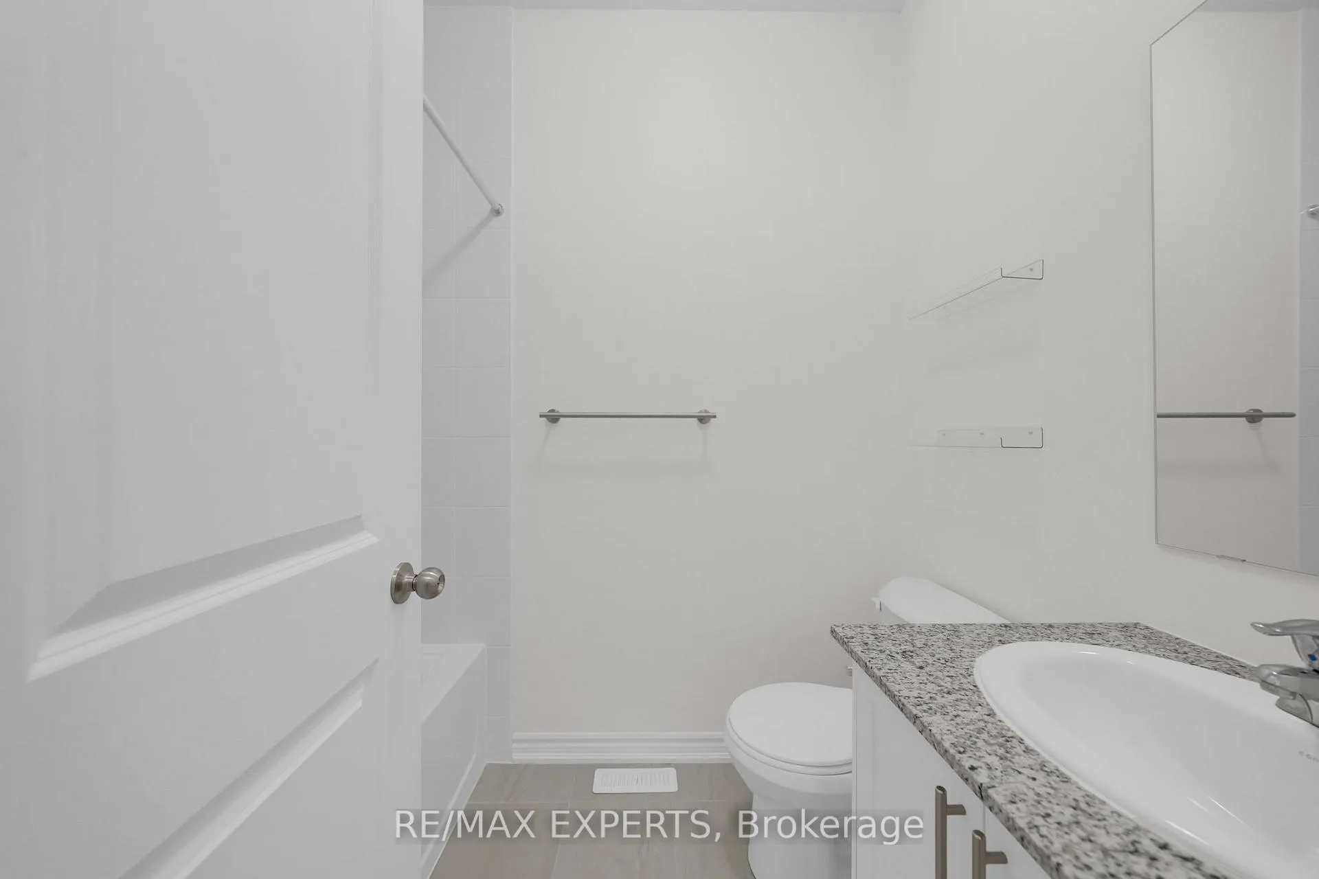 Photo 21 of 16 Griffith Street, Aurora, Bayview Northeast — HOMEH