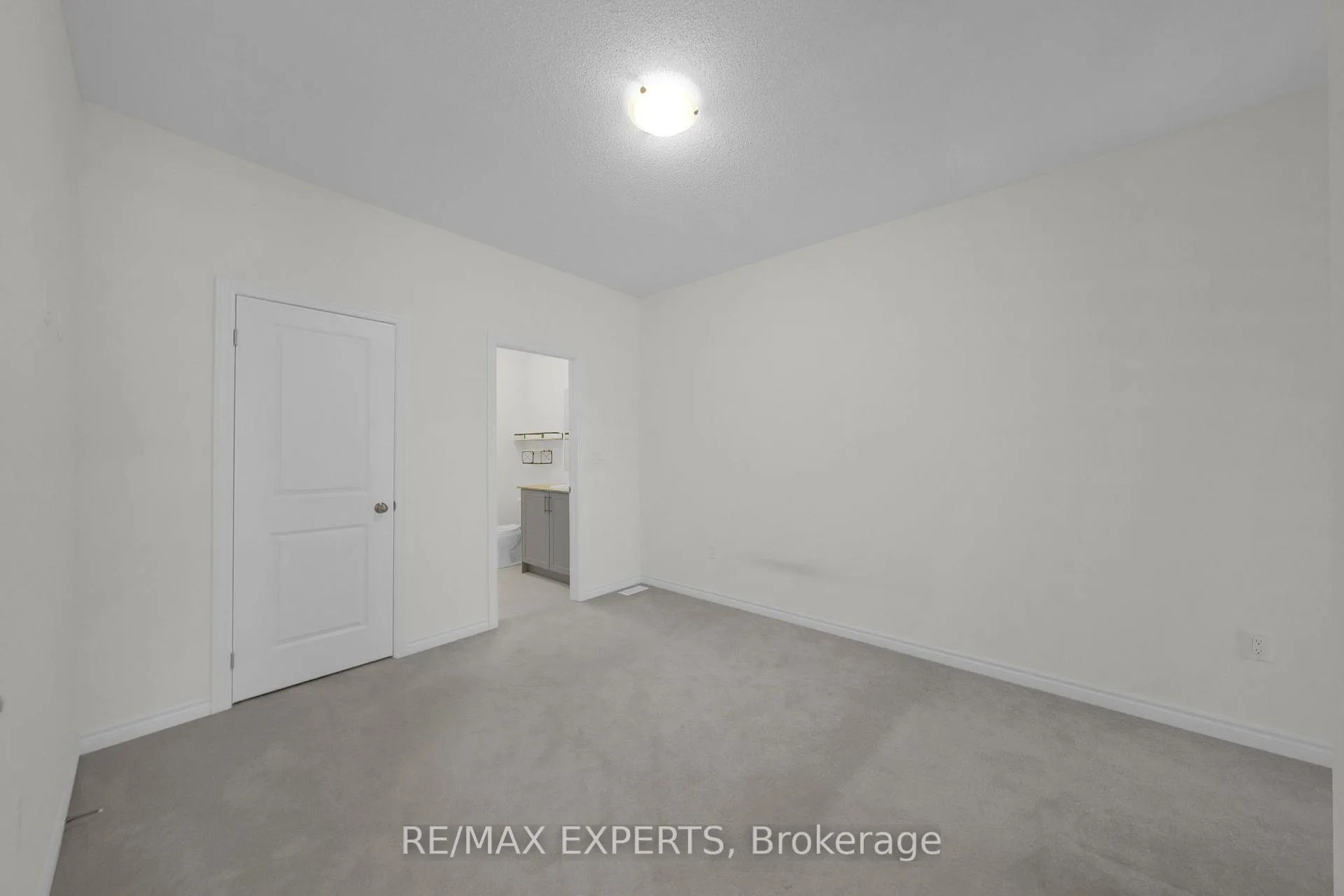 Photo 24 of 16 Griffith Street, Aurora, Bayview Northeast — HOMEH