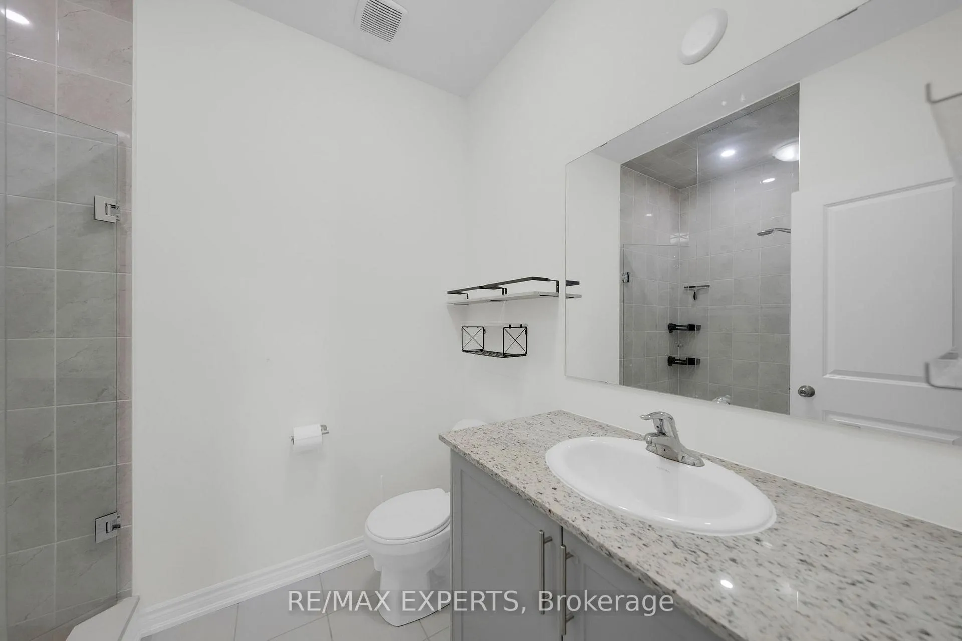 Photo 26 of 16 Griffith Street, Aurora, Bayview Northeast — HOMEH