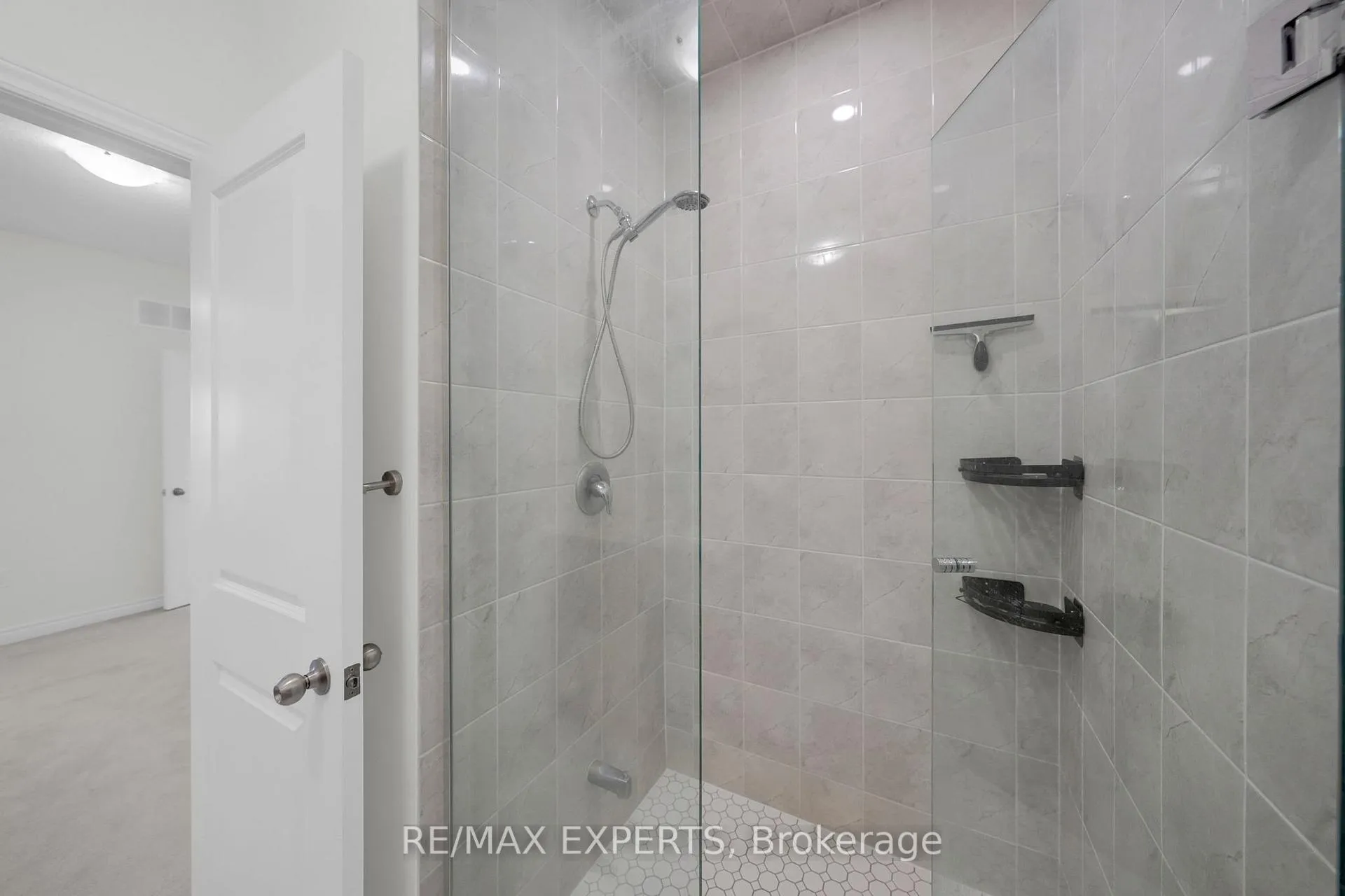 Photo 28 of 16 Griffith Street, Aurora, Bayview Northeast — HOMEH