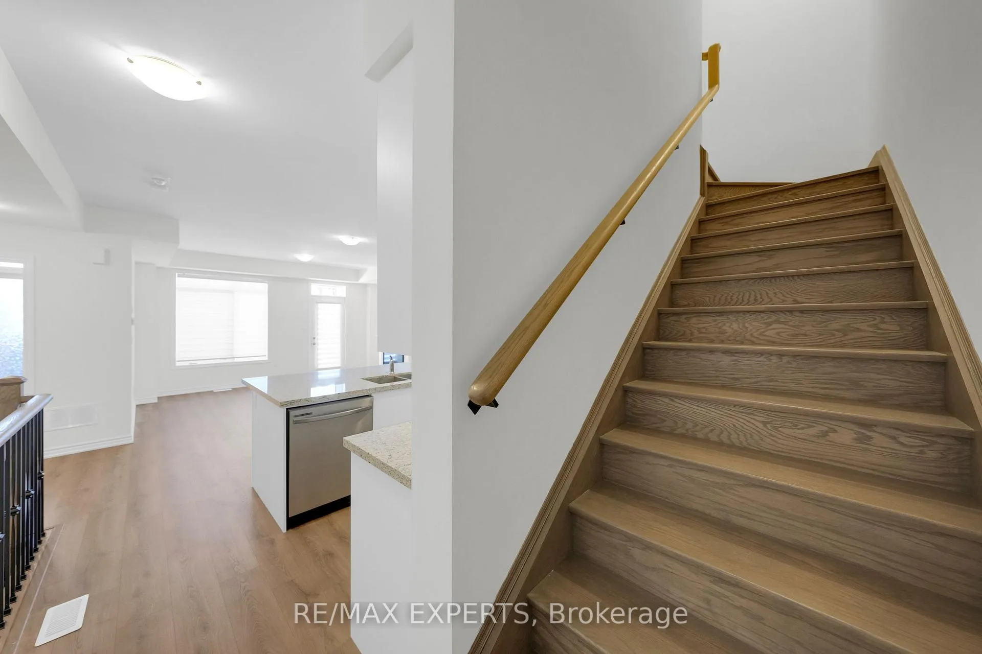 Photo 31 of 16 Griffith Street, Aurora, Bayview Northeast — HOMEH