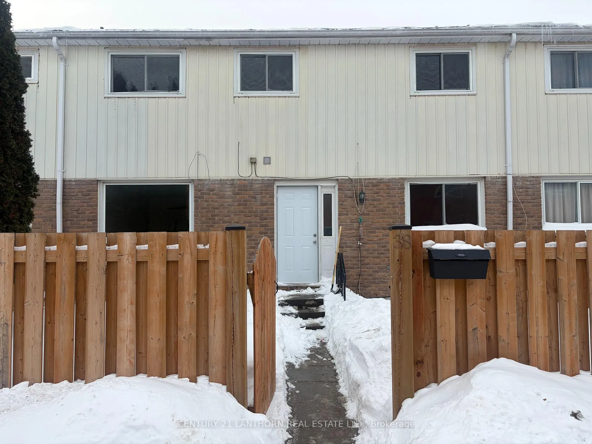 Photo 1 of 19 Tracey Park Drive, Belleville, Belleville Ward — HOMEH