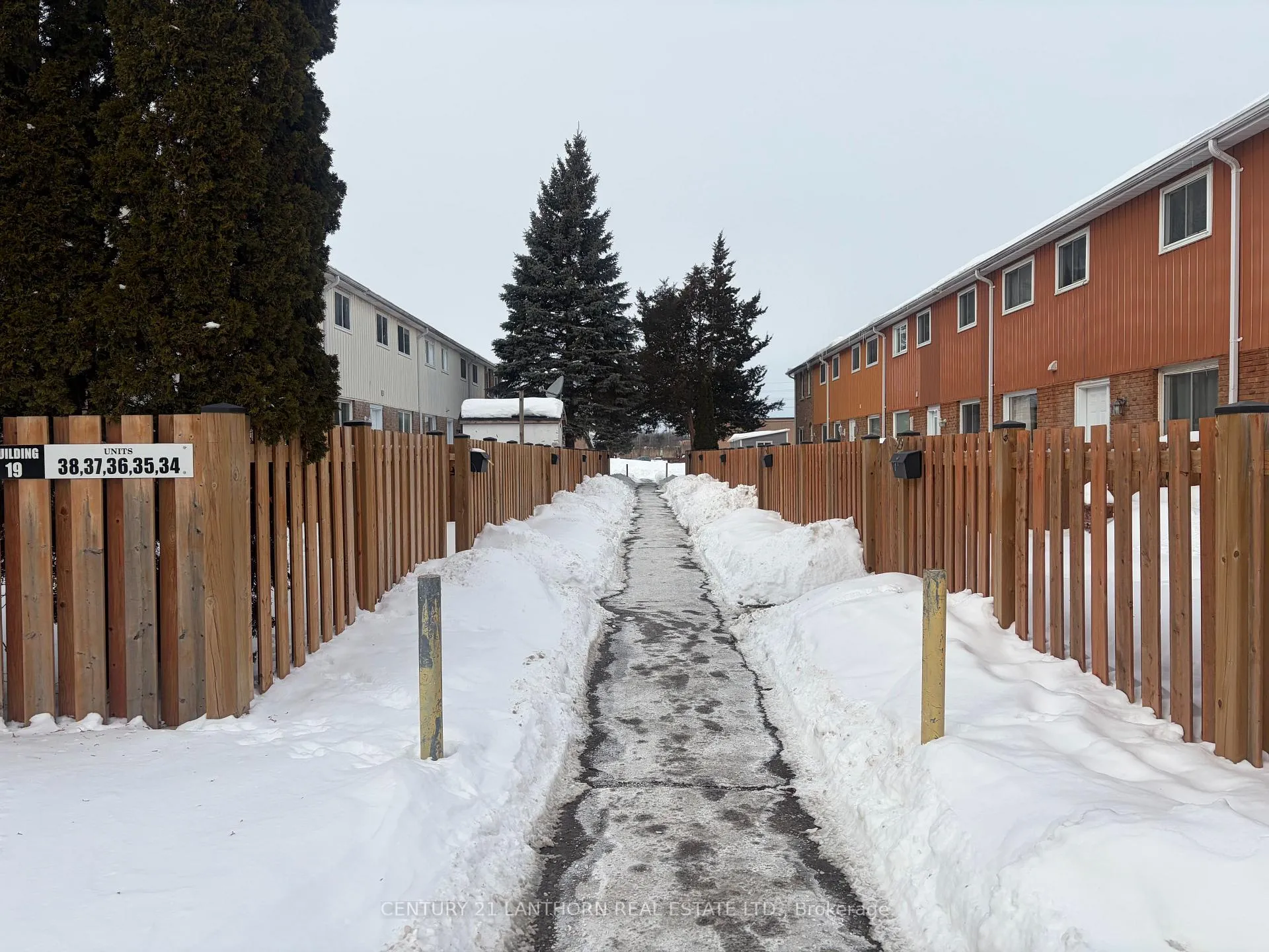 Photo 2 of 19 Tracey Park Drive, Belleville, Belleville Ward — HOMEH