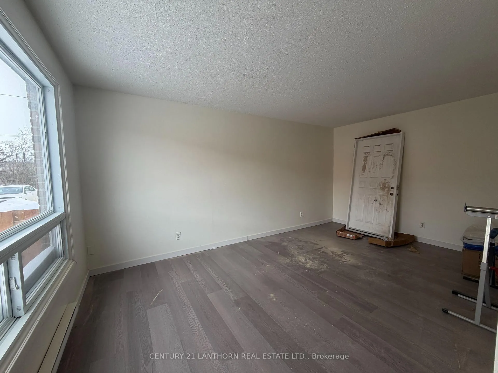 Photo 4 of 19 Tracey Park Drive, Belleville, Belleville Ward — HOMEH