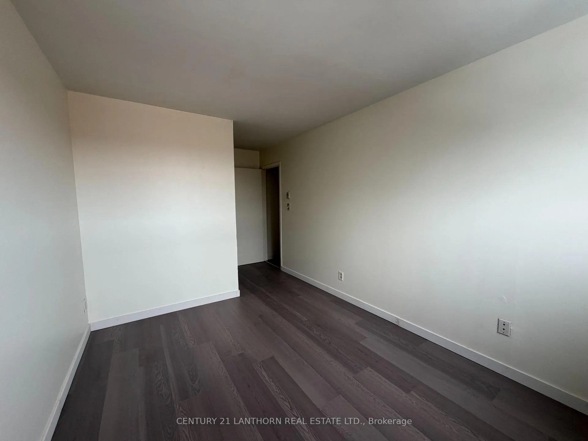 Photo 7 of 19 Tracey Park Drive, Belleville, Belleville Ward — HOMEH