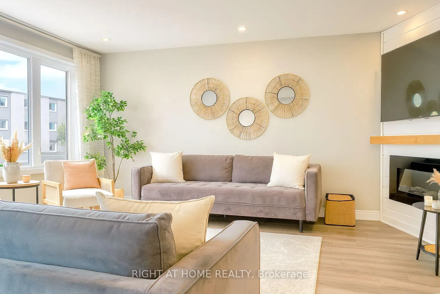 Photo 7 of 347 Zephyr Avenue, Ottawa, Britannia — HOMEH