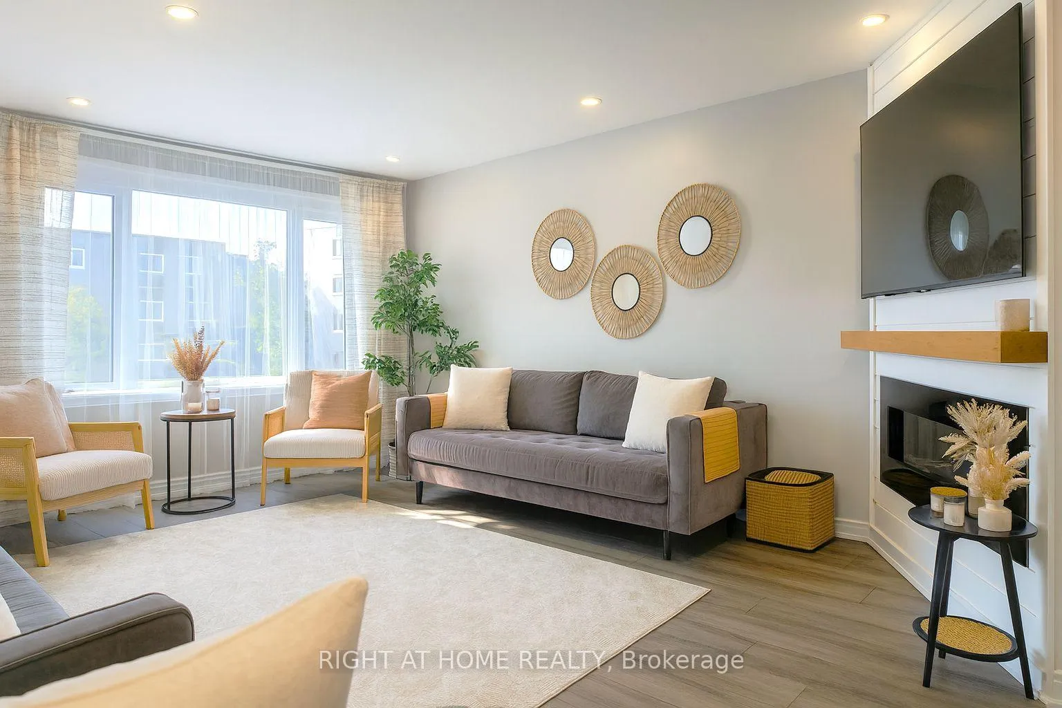 Photo 8 of 347 Zephyr Avenue, Ottawa, Britannia — HOMEH