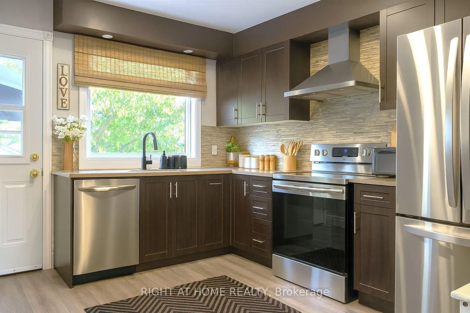 Photo 10 of 347 Zephyr Avenue, Ottawa, Britannia — HOMEH