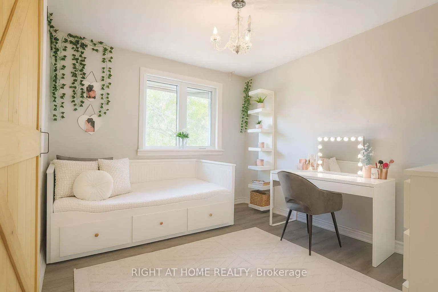 Photo 16 of 347 Zephyr Avenue, Ottawa, Britannia — HOMEH