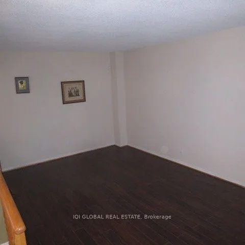 Photo 4 of 33 Dewberry Drive, Markham, Middlefield — HOMEH