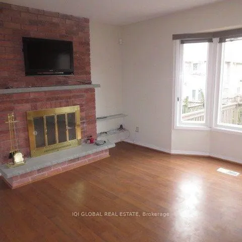 Photo 5 of 33 Dewberry Drive, Markham, Middlefield — HOMEH
