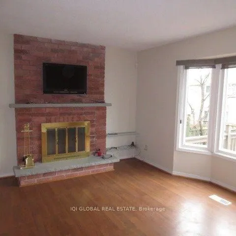 Photo 6 of 33 Dewberry Drive, Markham, Middlefield — HOMEH