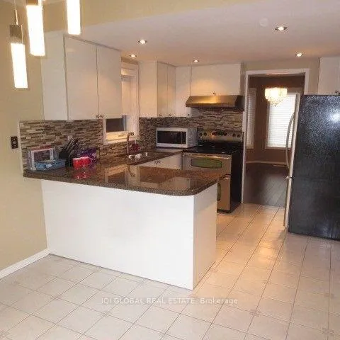 Photo 8 of 33 Dewberry Drive, Markham, Middlefield — HOMEH