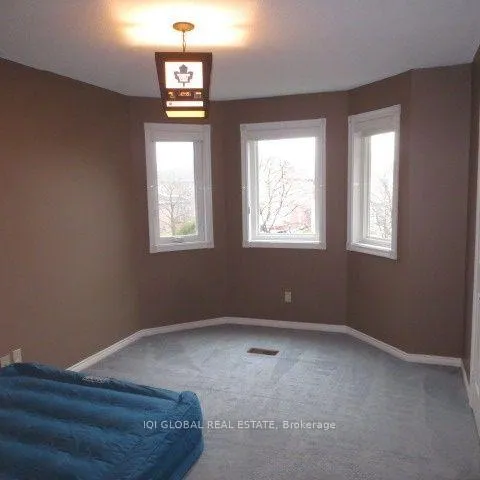 Photo 10 of 33 Dewberry Drive, Markham, Middlefield — HOMEH