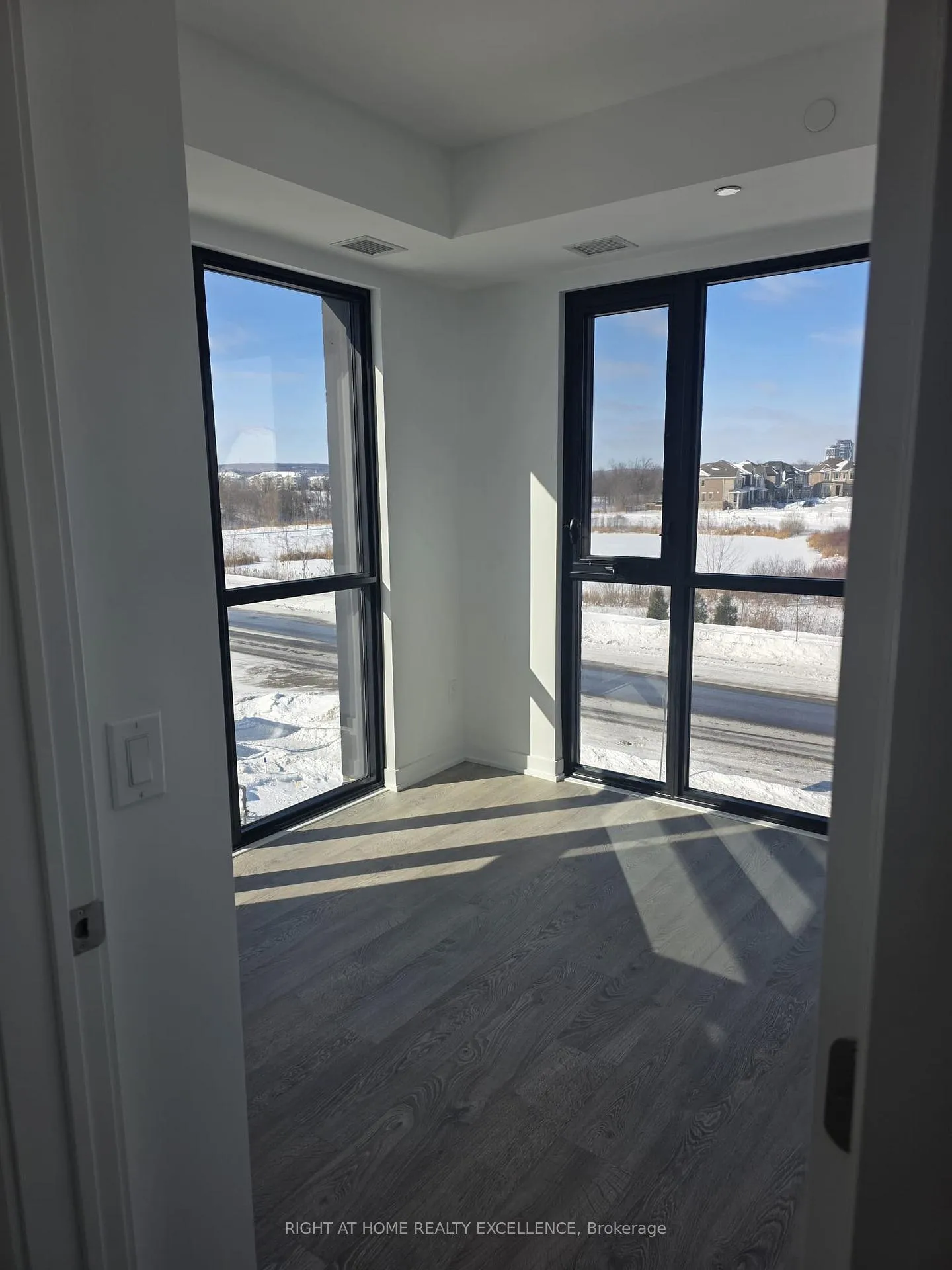 Photo 6 of 720 Whitlock Avenue, Milton, Cobban — HOMEH