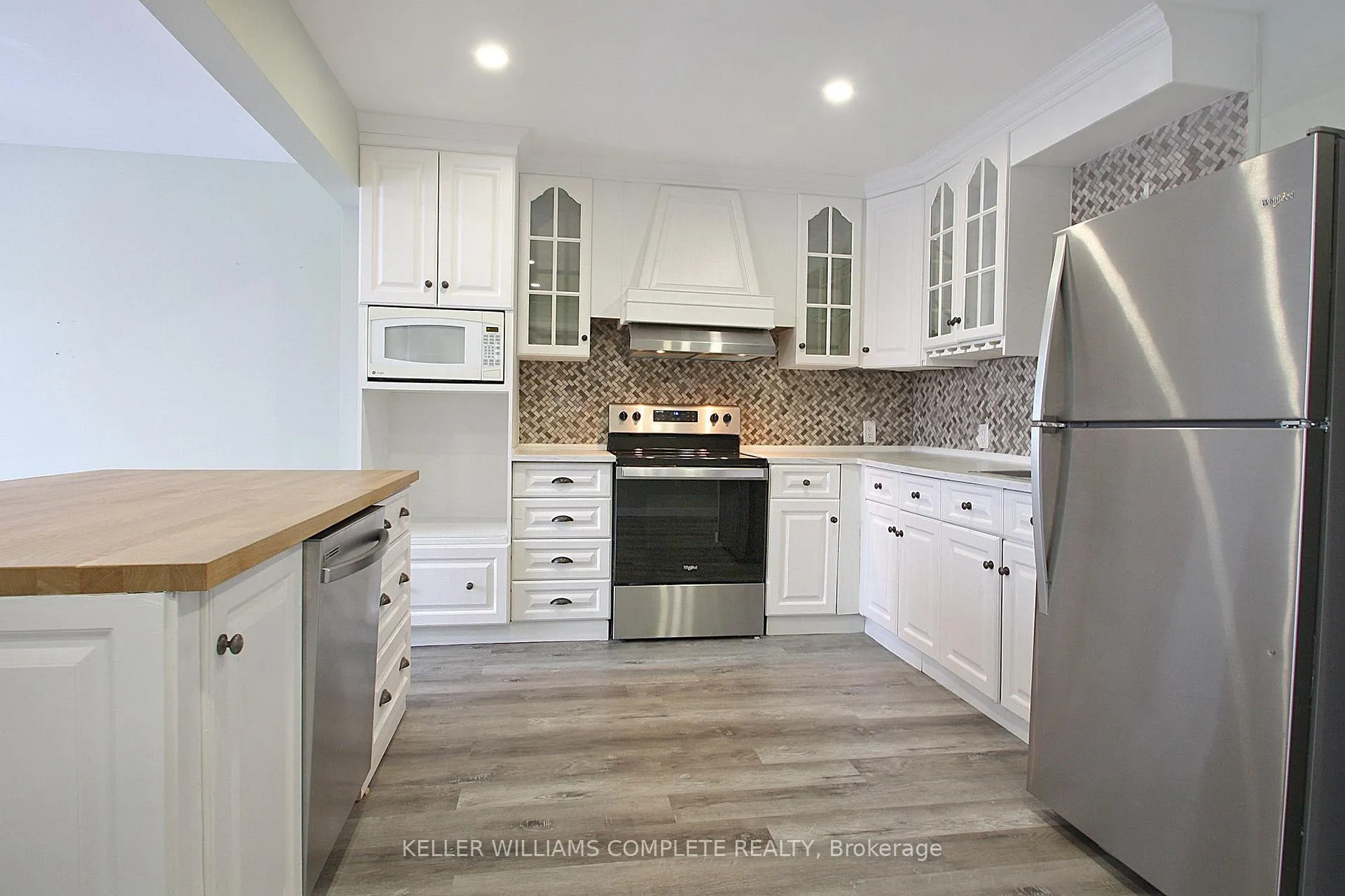 Photo 2 of Unit 1, 475 Harriet Street, Welland, Lincoln/Crowland — HOMEH
