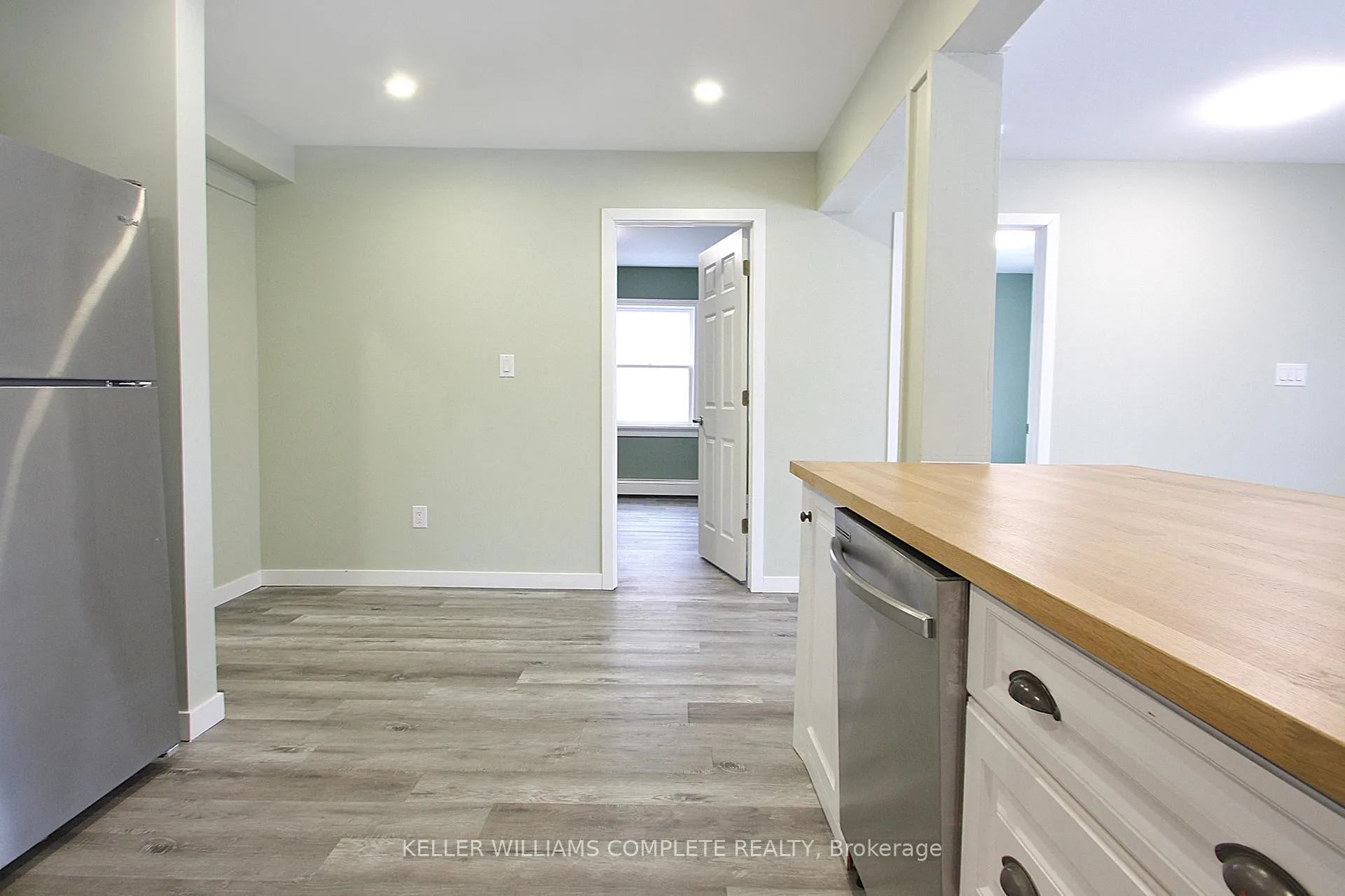 Photo 7 of Unit 1, 475 Harriet Street, Welland, Lincoln/Crowland — HOMEH