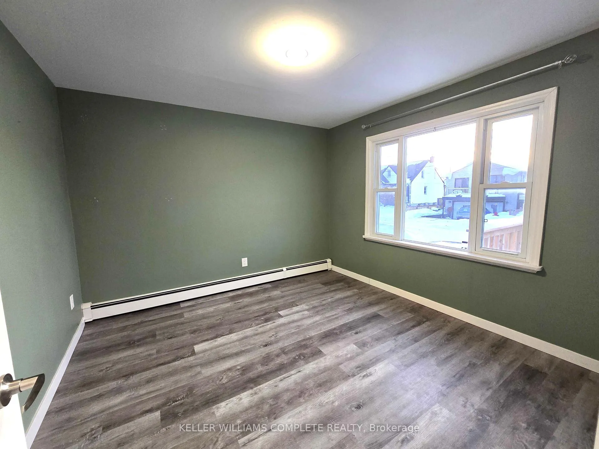 Photo 10 of Unit 1, 475 Harriet Street, Welland, Lincoln/Crowland — HOMEH