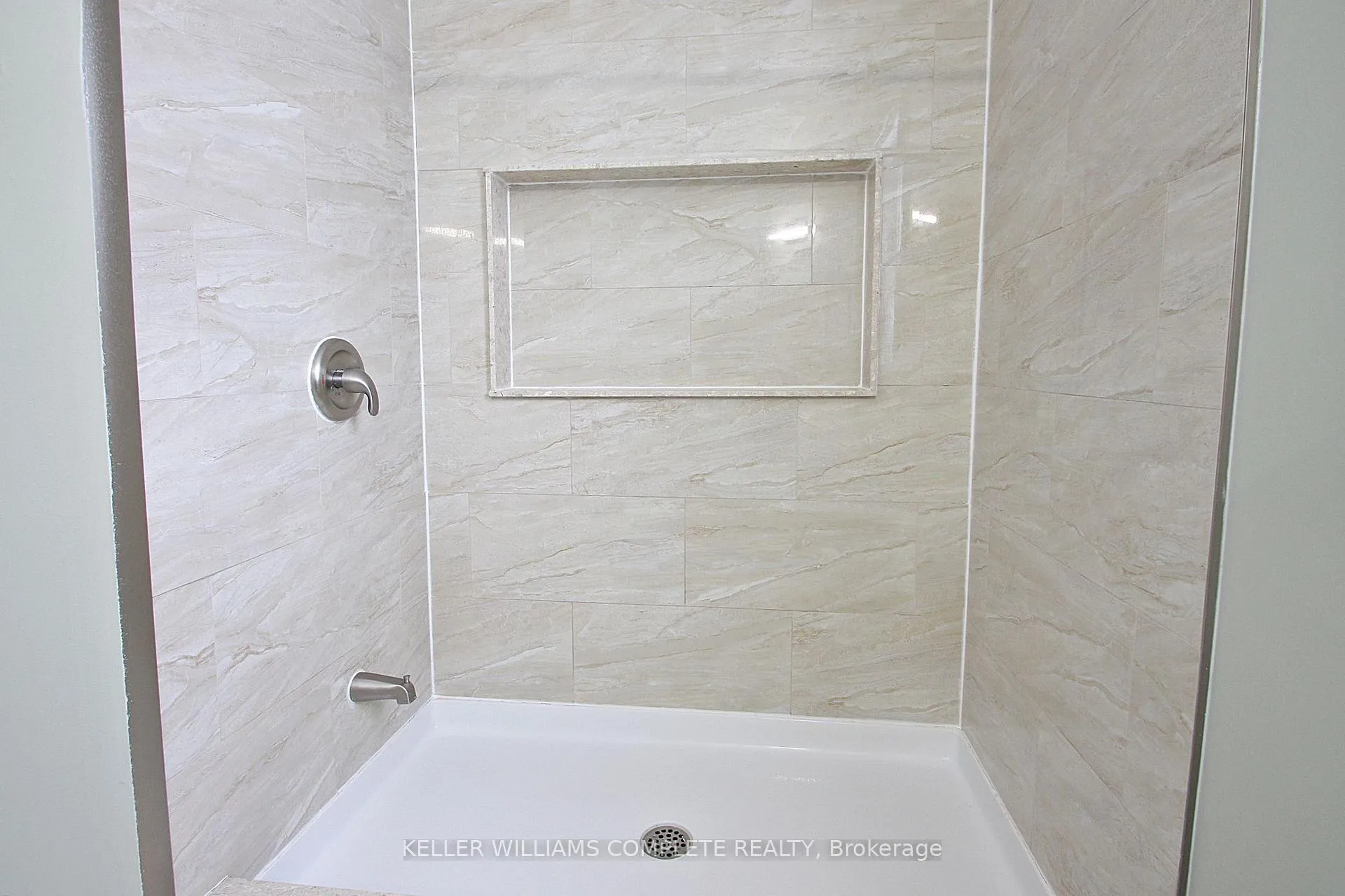 Photo 13 of Unit 1, 475 Harriet Street, Welland, Lincoln/Crowland — HOMEH
