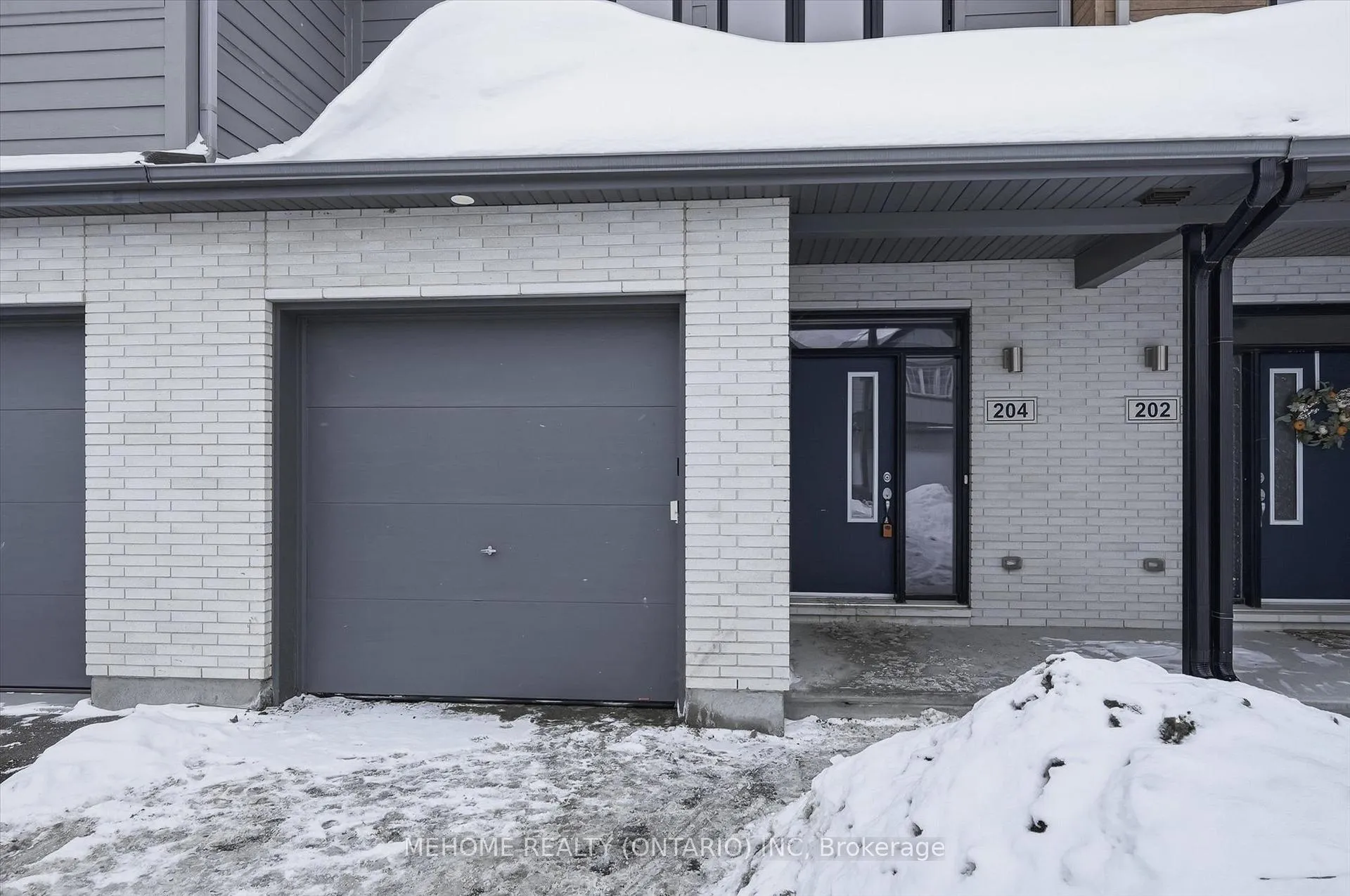 Photo 2 of 204 Tapadero Avenue, Ottawa, Kanata - Emerald Meadows/Trailwest — HOMEH