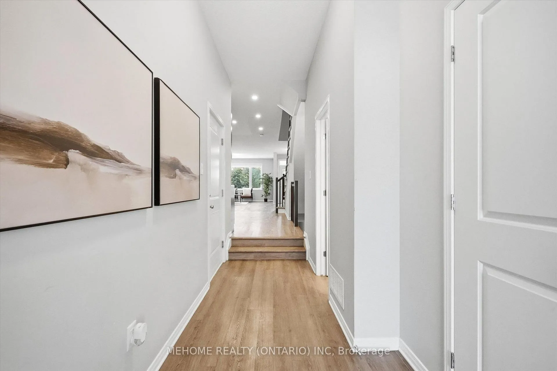 Photo 3 of 204 Tapadero Avenue, Ottawa, Kanata - Emerald Meadows/Trailwest — HOMEH