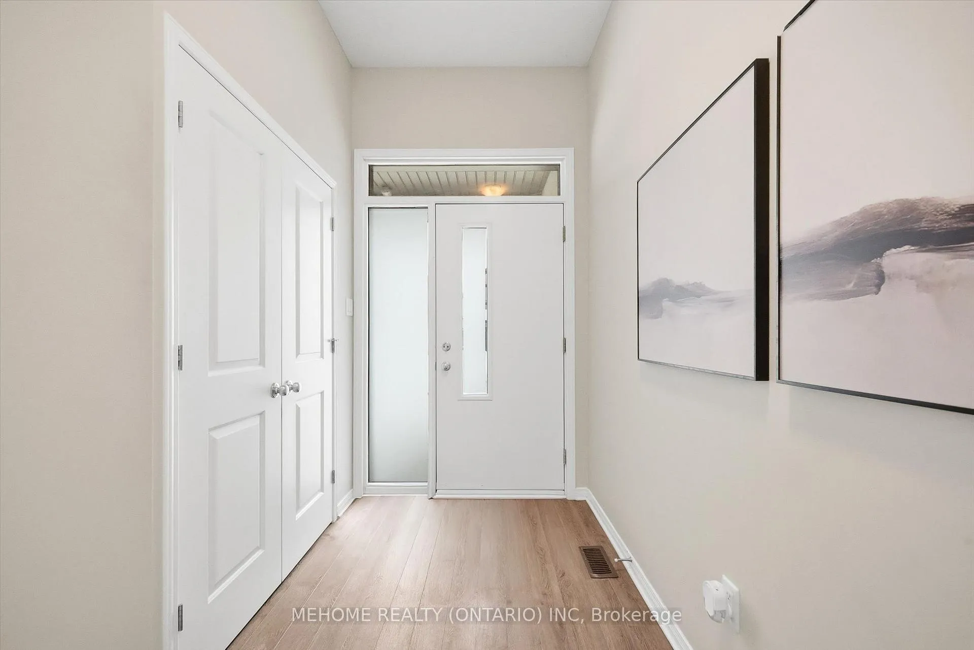 Photo 4 of 204 Tapadero Avenue, Ottawa, Kanata - Emerald Meadows/Trailwest — HOMEH