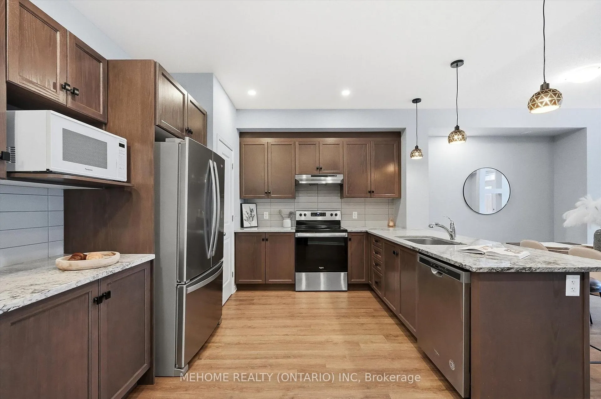 Photo 5 of 204 Tapadero Avenue, Ottawa, Kanata - Emerald Meadows/Trailwest — HOMEH