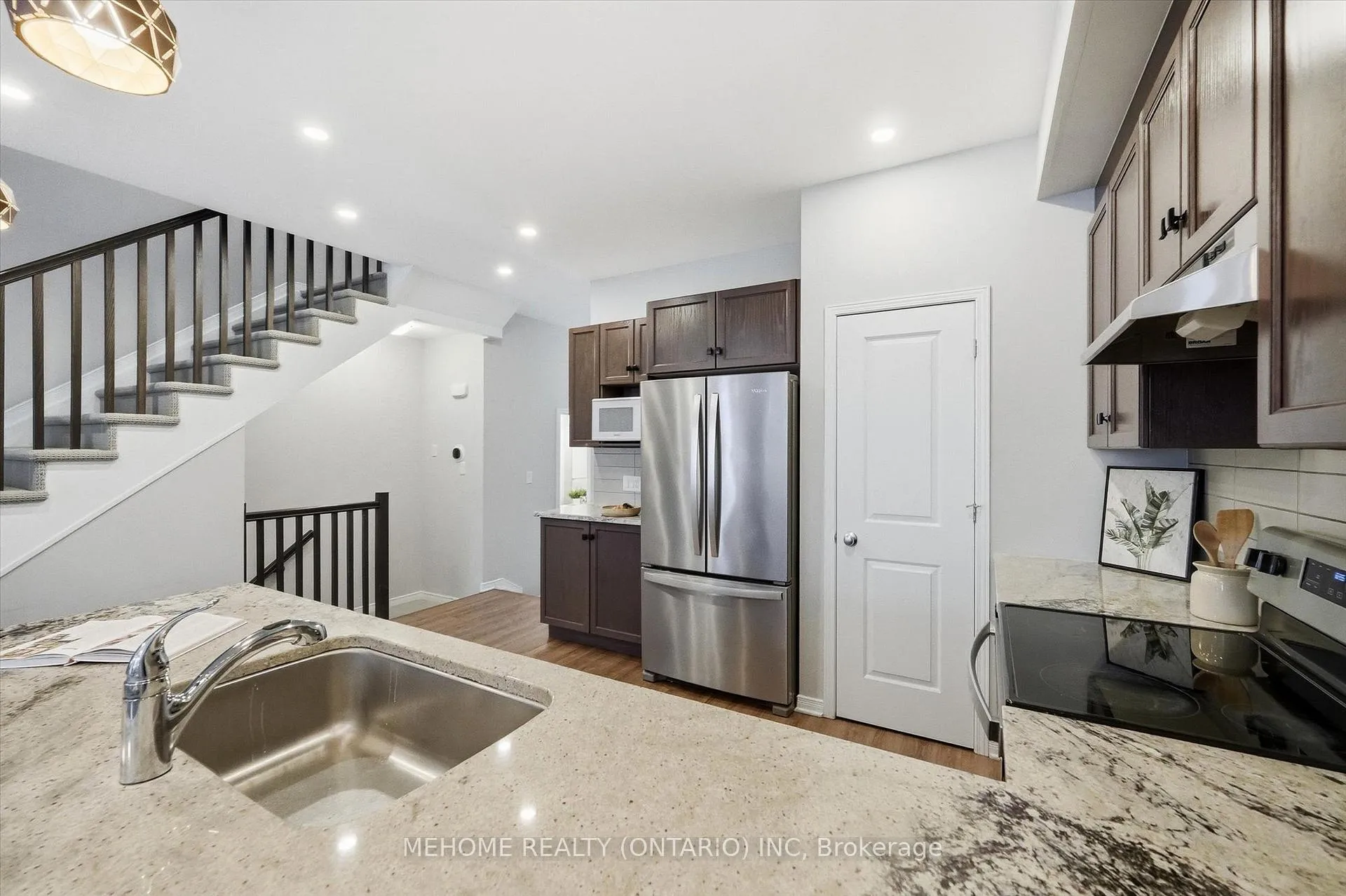 Photo 6 of 204 Tapadero Avenue, Ottawa, Kanata - Emerald Meadows/Trailwest — HOMEH