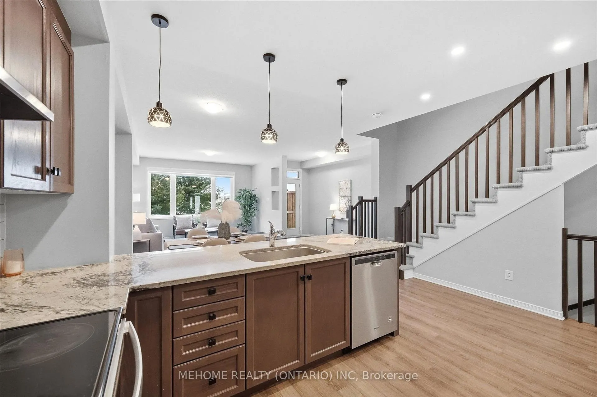 Photo 7 of 204 Tapadero Avenue, Ottawa, Kanata - Emerald Meadows/Trailwest — HOMEH