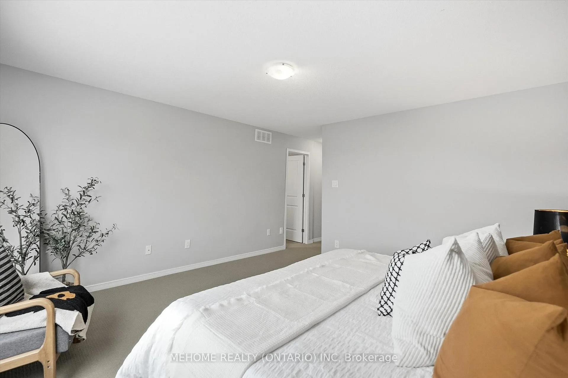 Photo 17 of 204 Tapadero Avenue, Ottawa, Kanata - Emerald Meadows/Trailwest — HOMEH