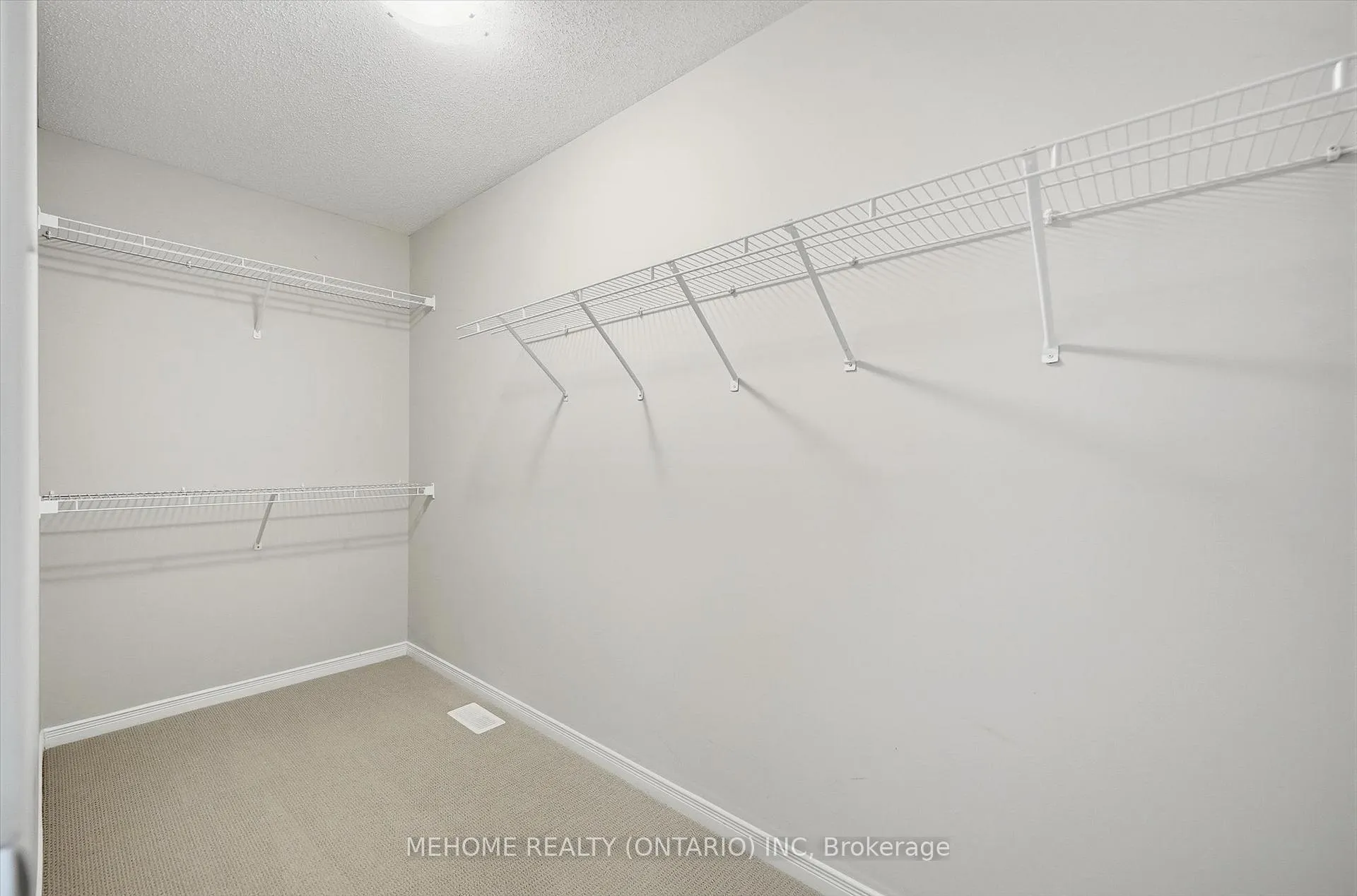 Photo 20 of 204 Tapadero Avenue, Ottawa, Kanata - Emerald Meadows/Trailwest — HOMEH